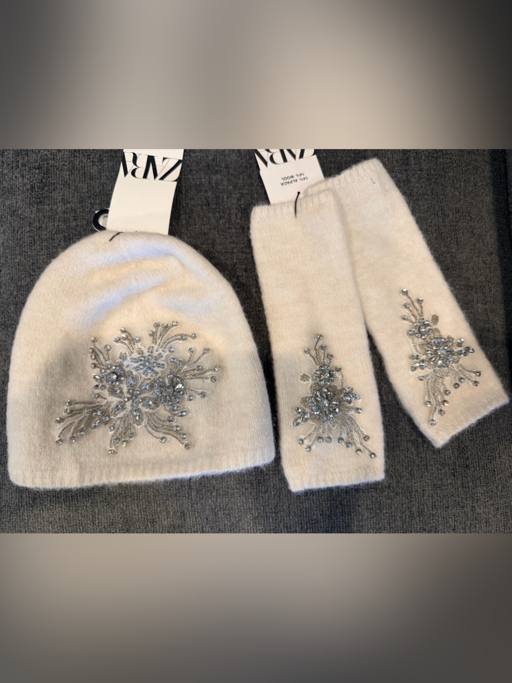 Zara Set of Cream Knit silver beaded Beanie and Mittens NWT Size M